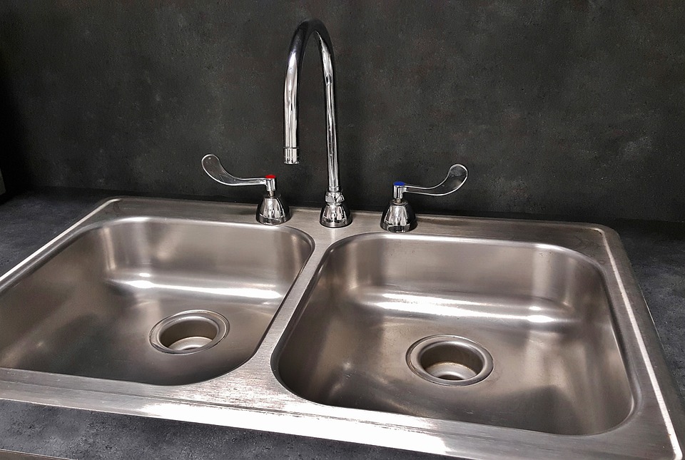 leaky faucet plumber santa ana